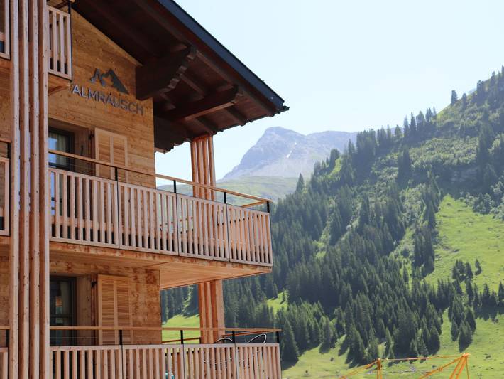 Ferienwohnung für 9 Personen, mit Ausblick und Sauna sowie Terrasse in Lech am Arlberg