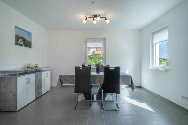Entire apartment, Holiday Apartment 'Schwarzwald Idyll' with Private Garden in Glatten, Central Black Forest