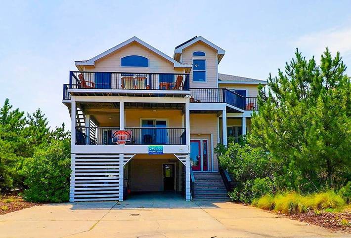 Vacation rental for 15 people, with hot tub and terrace, with pets in Corolla