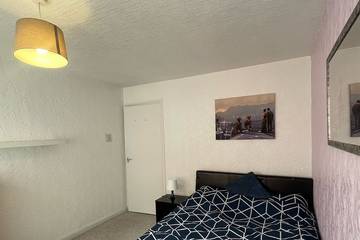 Apartment for 8 People in Wakefield, West Yorkshire, Photo 1