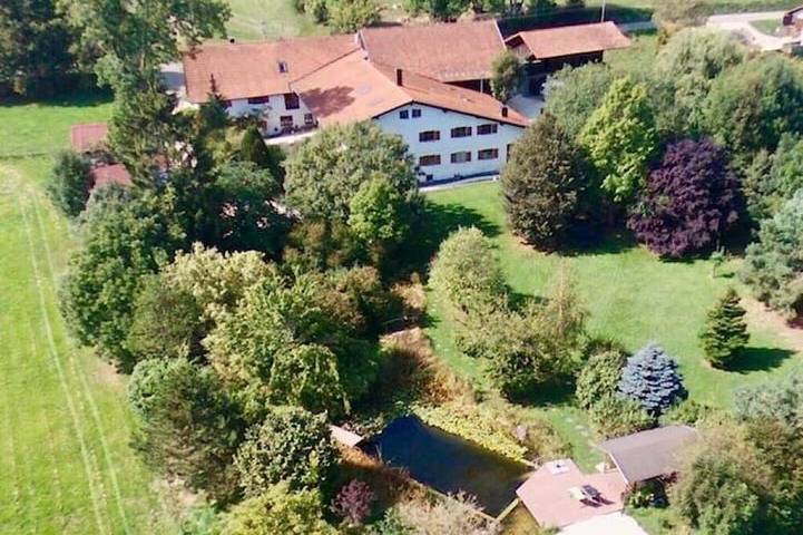 Ferienhaus für 30 Personen, mit Sauna und Terrasse sowie Garten und Whirlpool