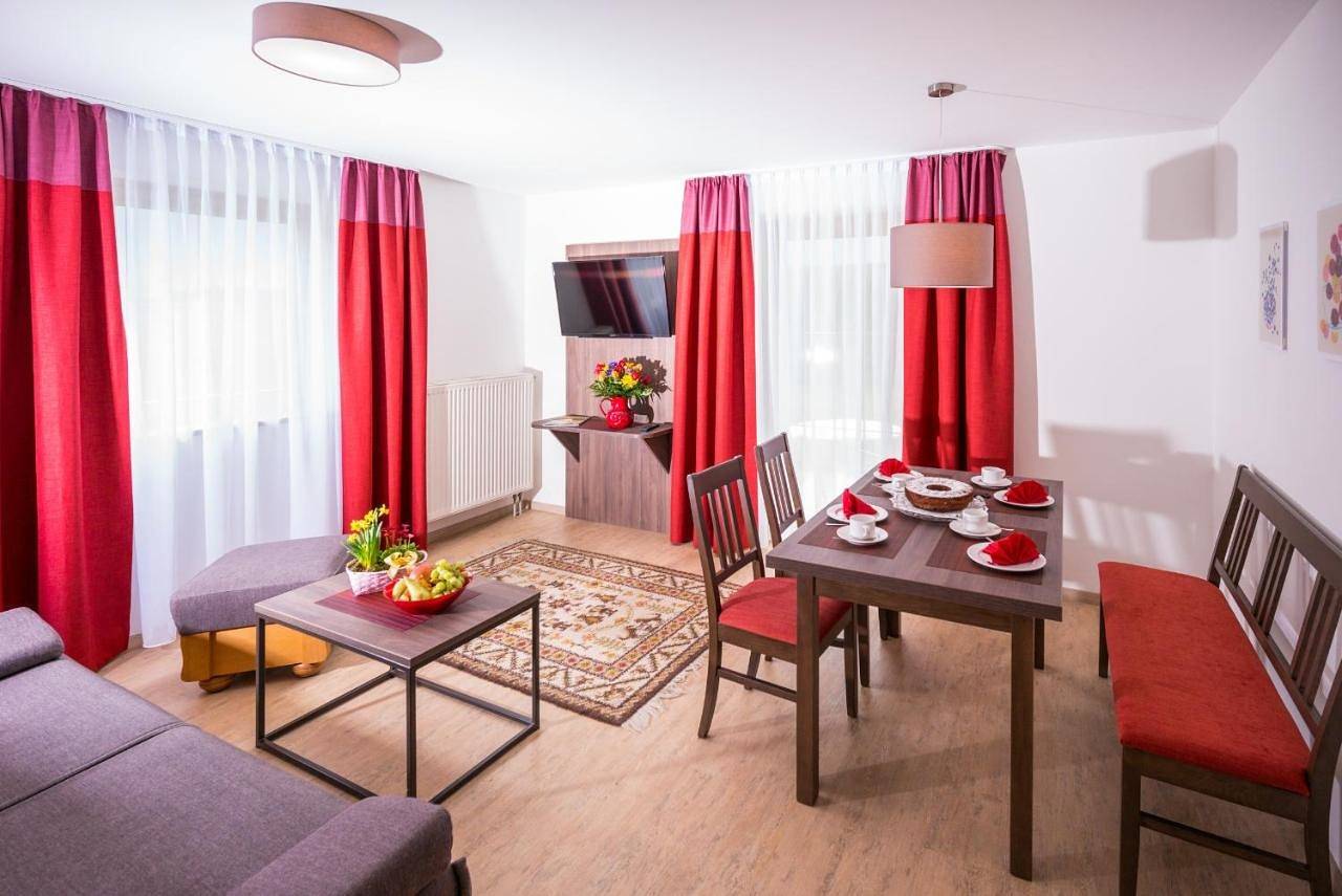 Ganze Wohnung, Apartment with Balcony in Obing, Landkreis Traunstein