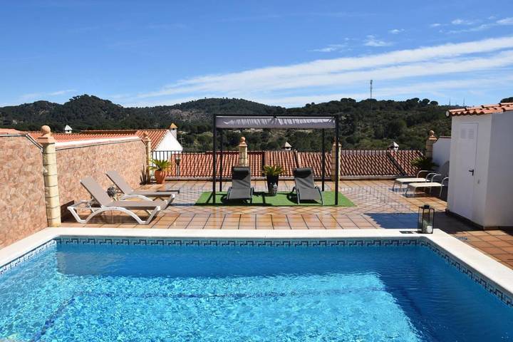 Vakantiehuis voor 6 personen, with Balkon and Terras as well as Tuin and Zwembad in Cordoba