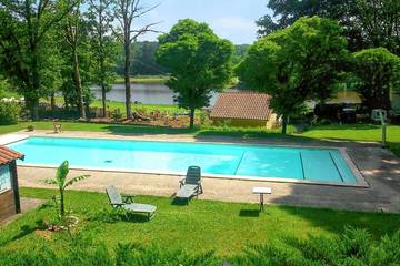 Gîte pour 6 personnes, avec piscine et jardin, animaux acceptés à Rochechouart