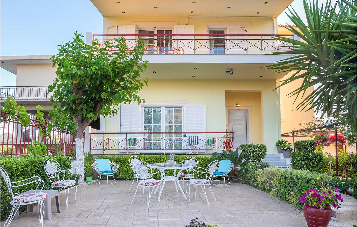 Appartement mit Meerblick und Pool 400 m von der Küste entfernt in Korinthia