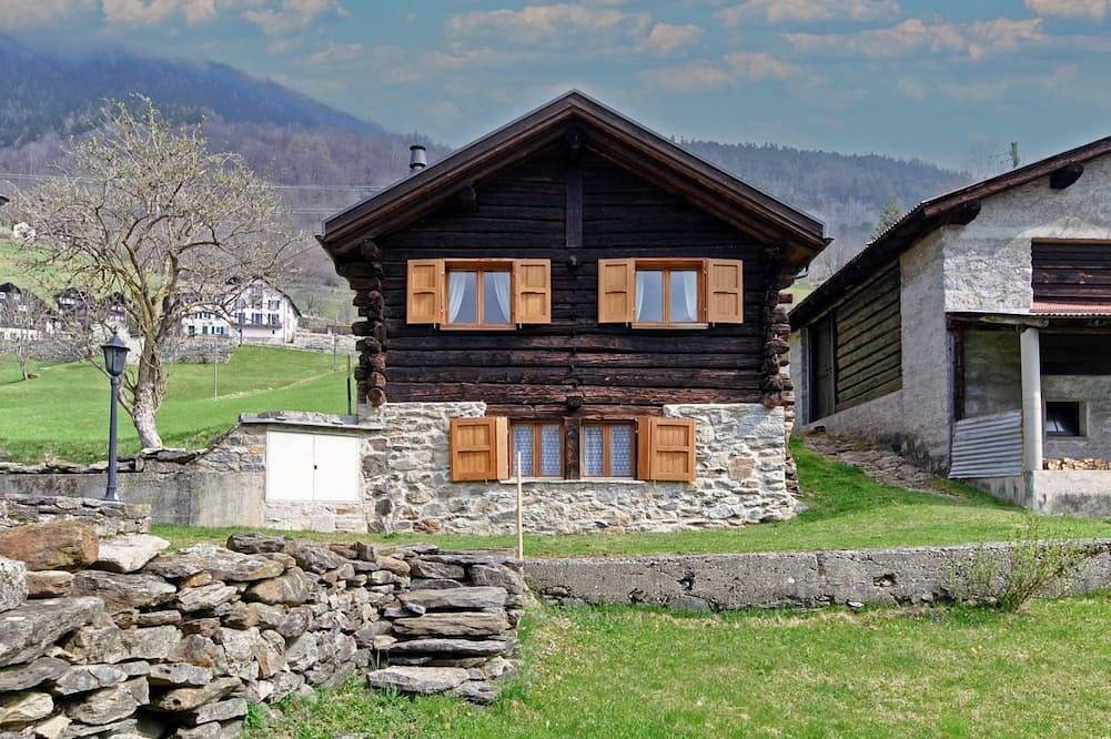 Ganze Wohnung, Romantisches Chalet in den Leventina Bergen (Romantic Chalet) in Faido, Lepontinische Alpen