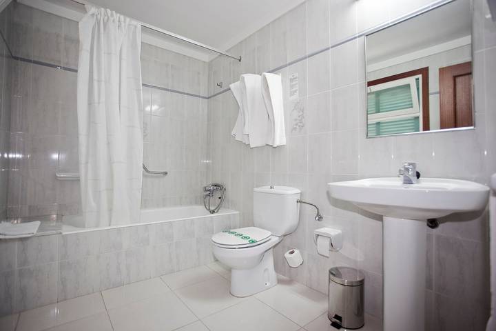 Apartamento entero, Habitación Doble-Cama de Matrimonio con piscina, terraza compartidas y Wi-Fi in Llansá, Alt Empordà