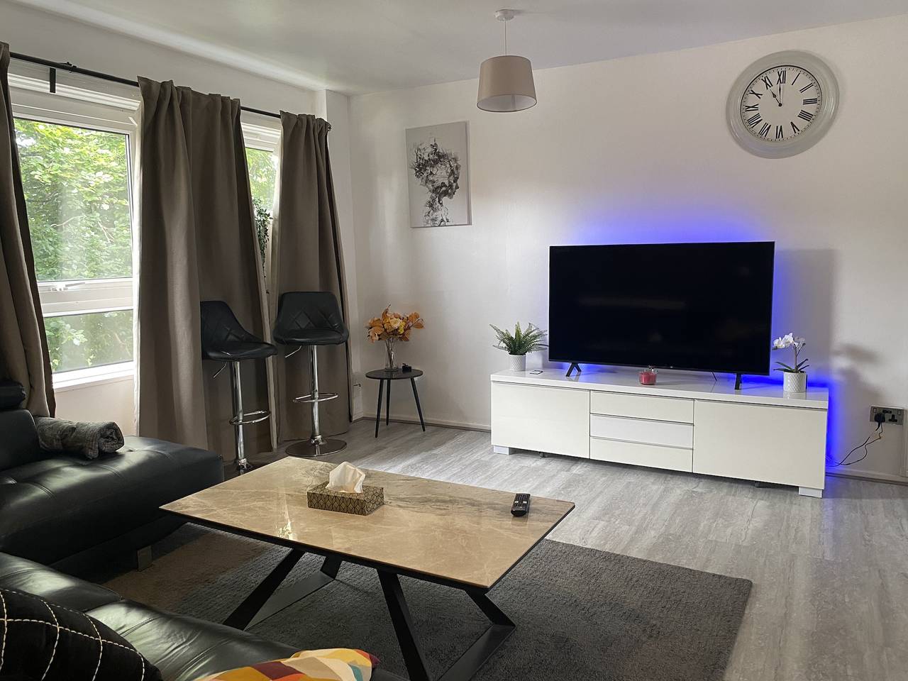 Entire holiday apartment, Apartment - Sleeps 2 & Free Parking in Birmingham, Birmingham Area