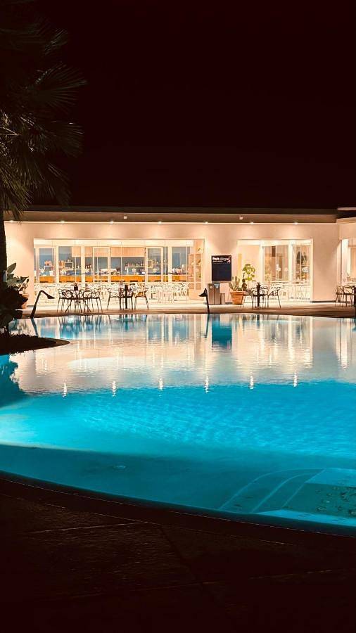 Bungalow per 3 persone, con Terrazza e Giardino nonché Piscina e Panorama a Paestum
