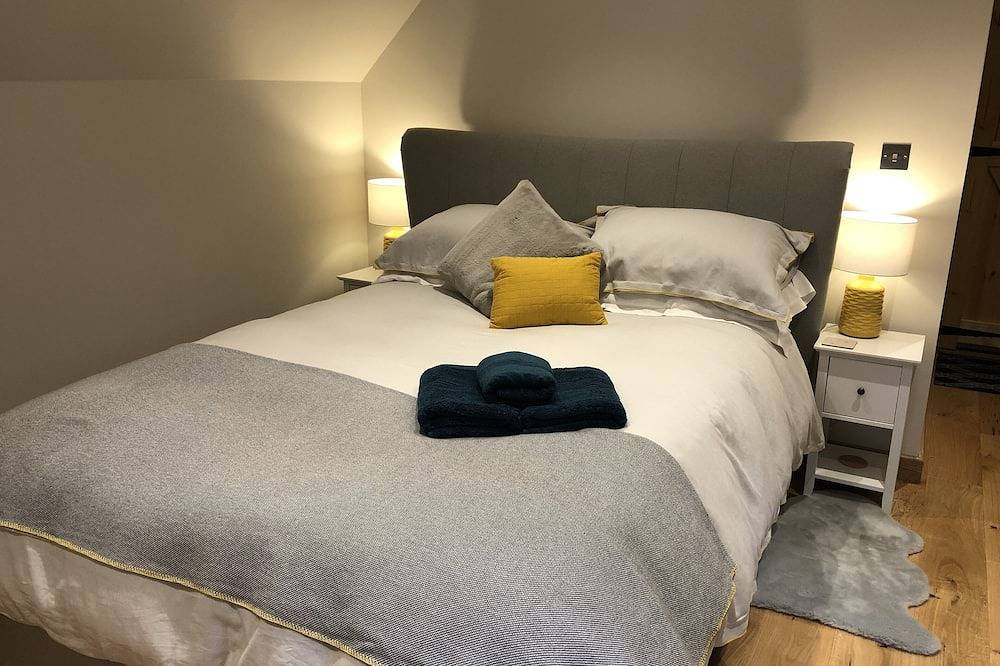 Entire apartment, The Hive - Beautiful Studio with  amazing Hot Tub in Cratfield, Suffolk