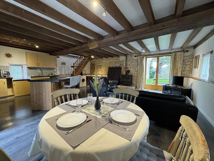 Location de vacances pour 6 personnes, avec Terrasse ainsi que Jardin et Piscine à Aubigné-Racan