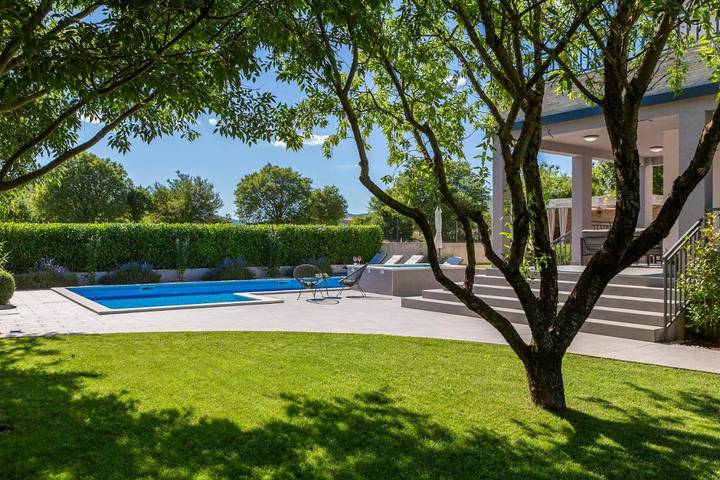 Villa pour 6 personnes, avec piscine et jardin ainsi que bassin pour enfant et vue à Sinj - 2