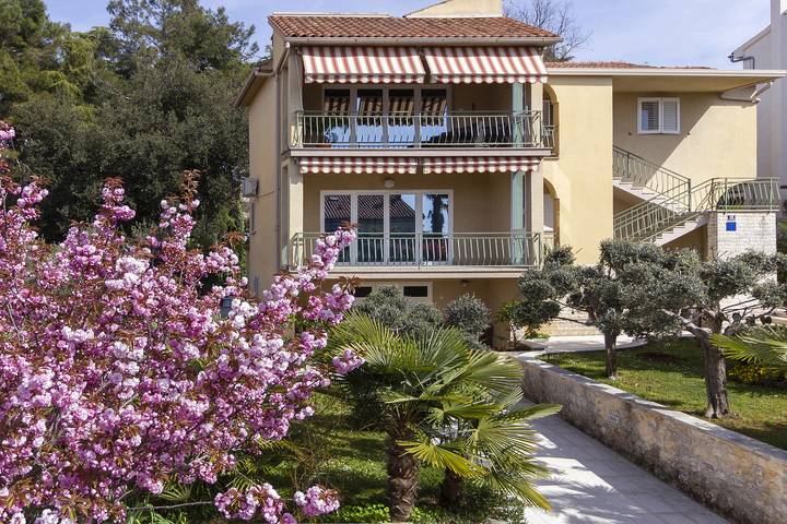 Holiday rental for 2 people, with garden and terrace in Poreč