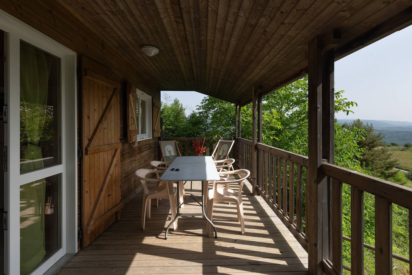Chalet 'Jordan - Mas Lachamp' avec vue sur les montagnes, piscine partagée et climatisation in Gravières, Parc naturel régional des Monts d'Ardèche