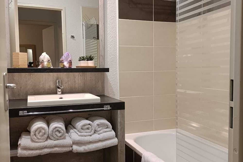 Apartamento entero, T2 Balcony in Residence with swimming pool B26 in Salies-de-Béarn, Béarn