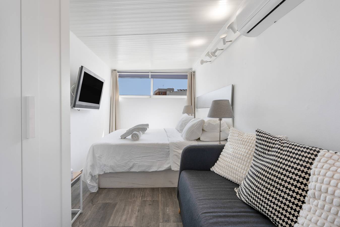 Estudio entero, Estudio 'Casa Jose 3' con vistas al mar y aire acondicionado in Torremolinos Centre, Torremolinos