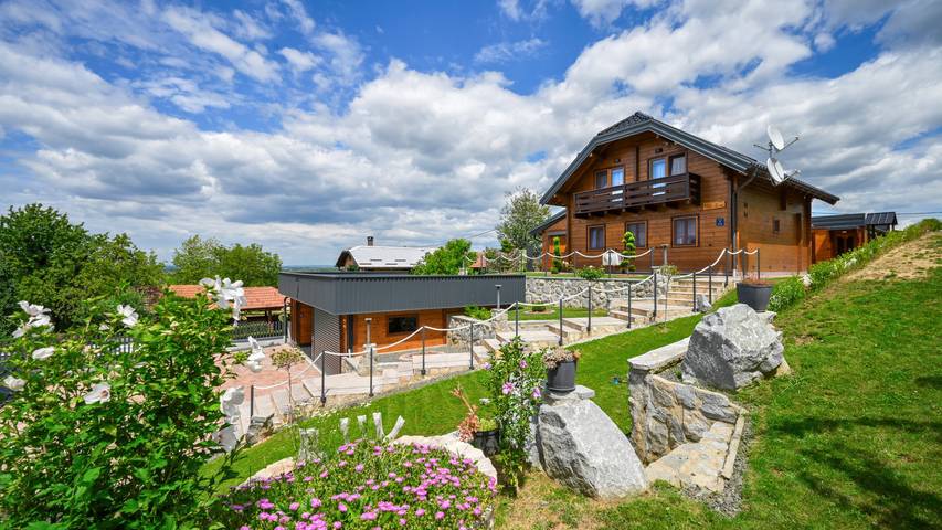 Ferienhaus für 8 Personen, mit Sauna und Terrasse sowie Garten