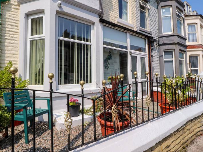 Cottage for 14 people, with Garden in Blackpool