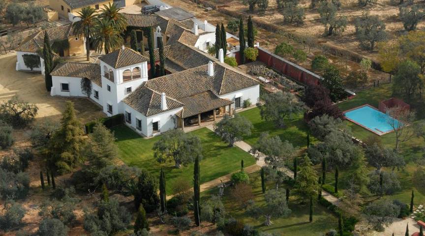 Casa rural para 23 personas, con vistas además de jardín y piscina - 1