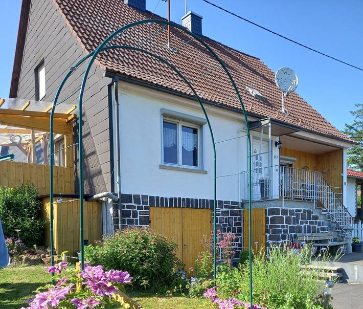Ferienwohnung für 4 Personen, mit Balkon und Garten in Schotten