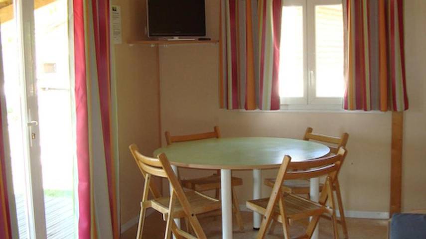 Camping pour 3 personnes, avec jardin ainsi que piscine et vue à Millau - 3