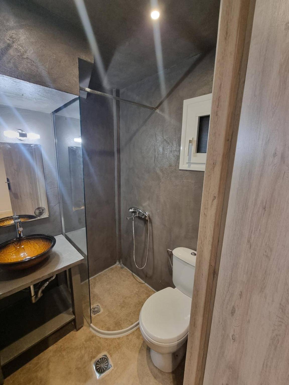 Ganzes Studio, Studio 'Small House Lefkada' mit Bergblick, Wlan und Klimaanlage in Apolpena, Lefkada Stadt