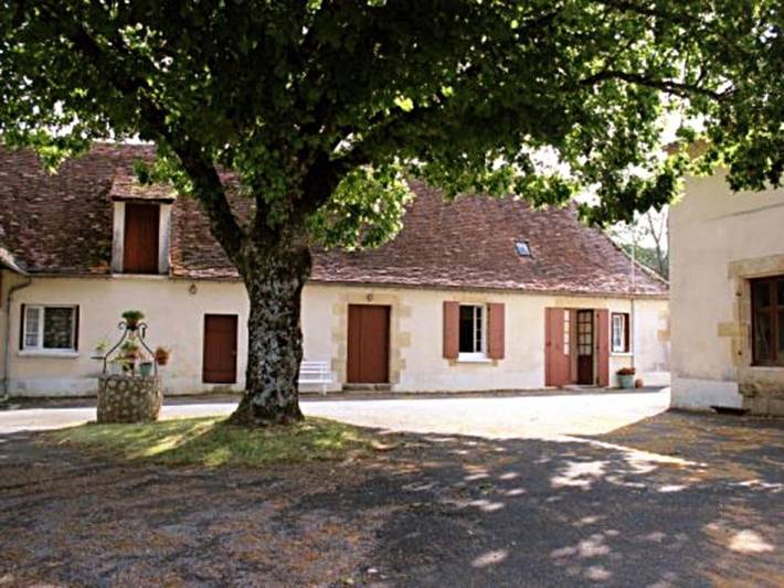 Gîte pour 4 personnes, avec vue et jardin à Nanthiat