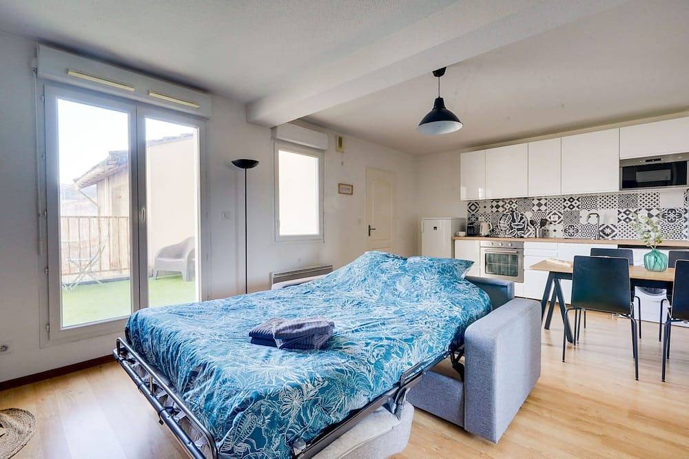 Entire apartment, Appartement de 30 m2 - 5 min de Bordeaux - Terrasse - Parking Gratuit in Cenon, Bordeaux region