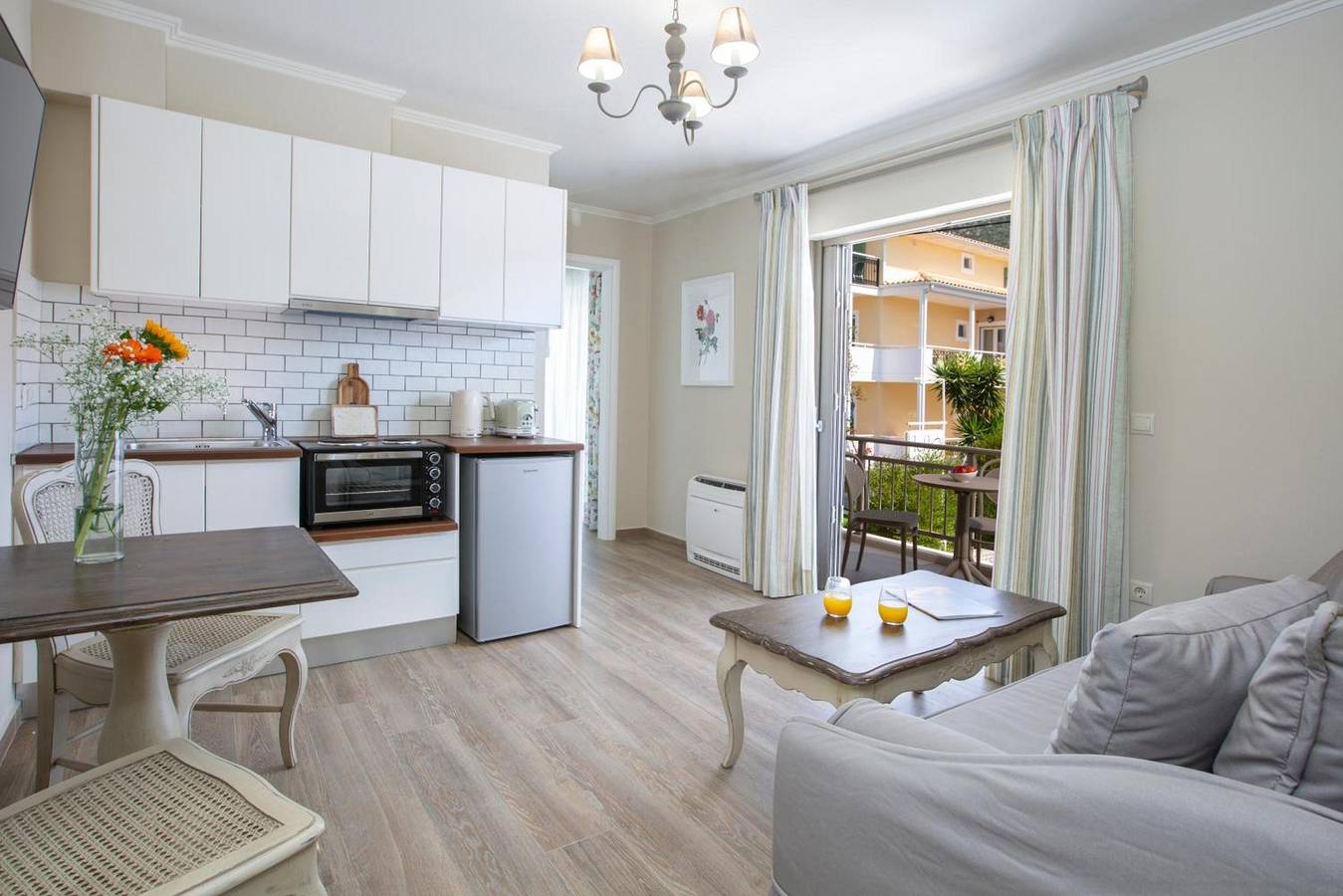 Ganze Wohnung, Apartment 'One-Bedroom Suite B' mit Balkon und Klimaanlage in Nydri, Griechenland