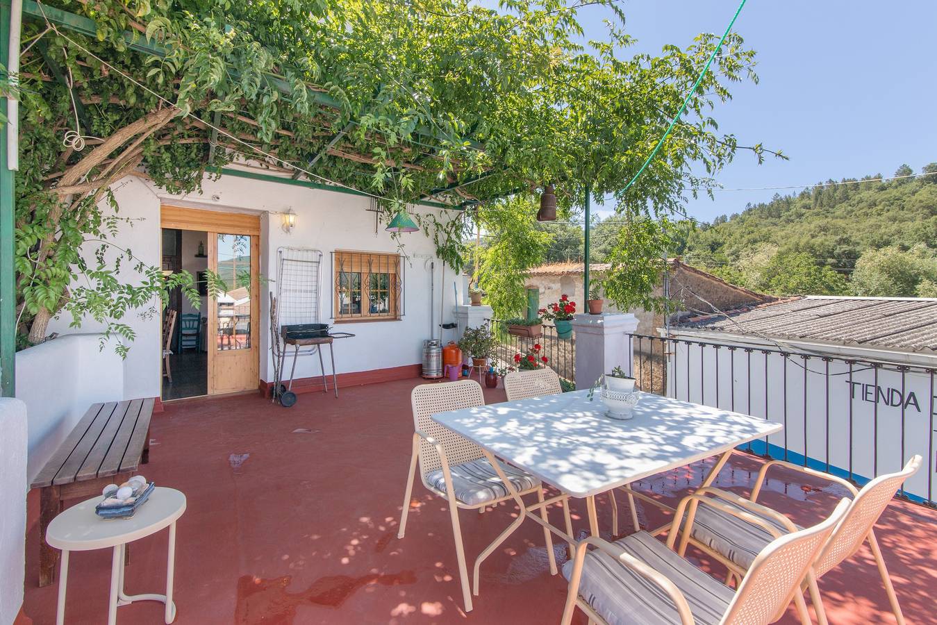Gîte rural 'La Rana Verde De Arriba' avec vue montagne, terrasse privée et Wi-Fi in Los Romeros, Jabugo