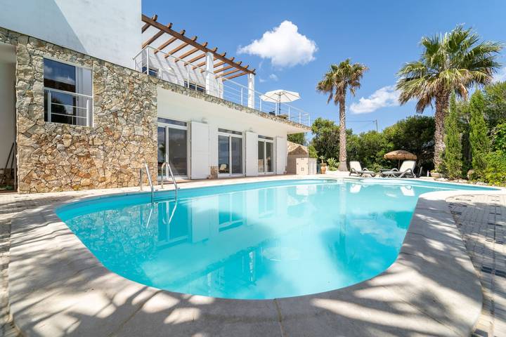 Ferienhaus für 8 Personen, mit Ausblick und Garten sowie Pool in Aljezur