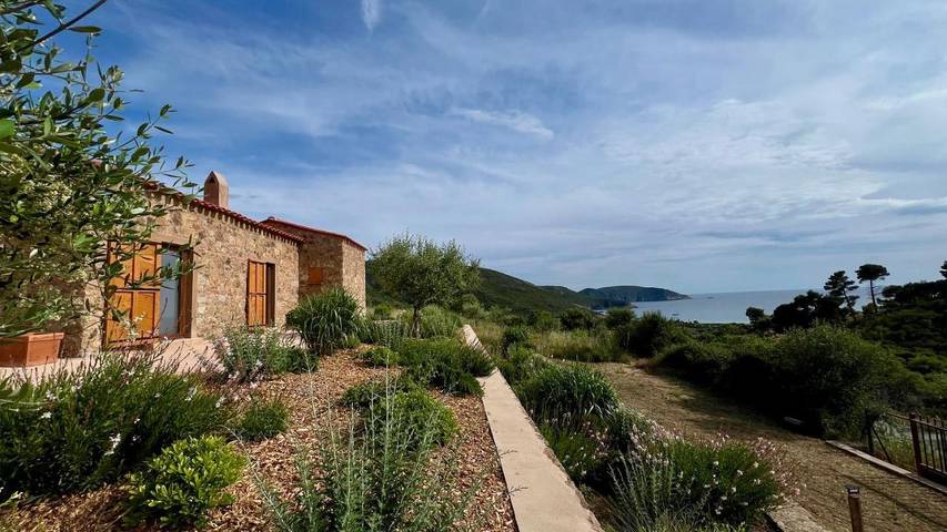 Villa für 2 Personen, mit Whirlpool und Terrasse sowie Garten und Ausblick in Piana