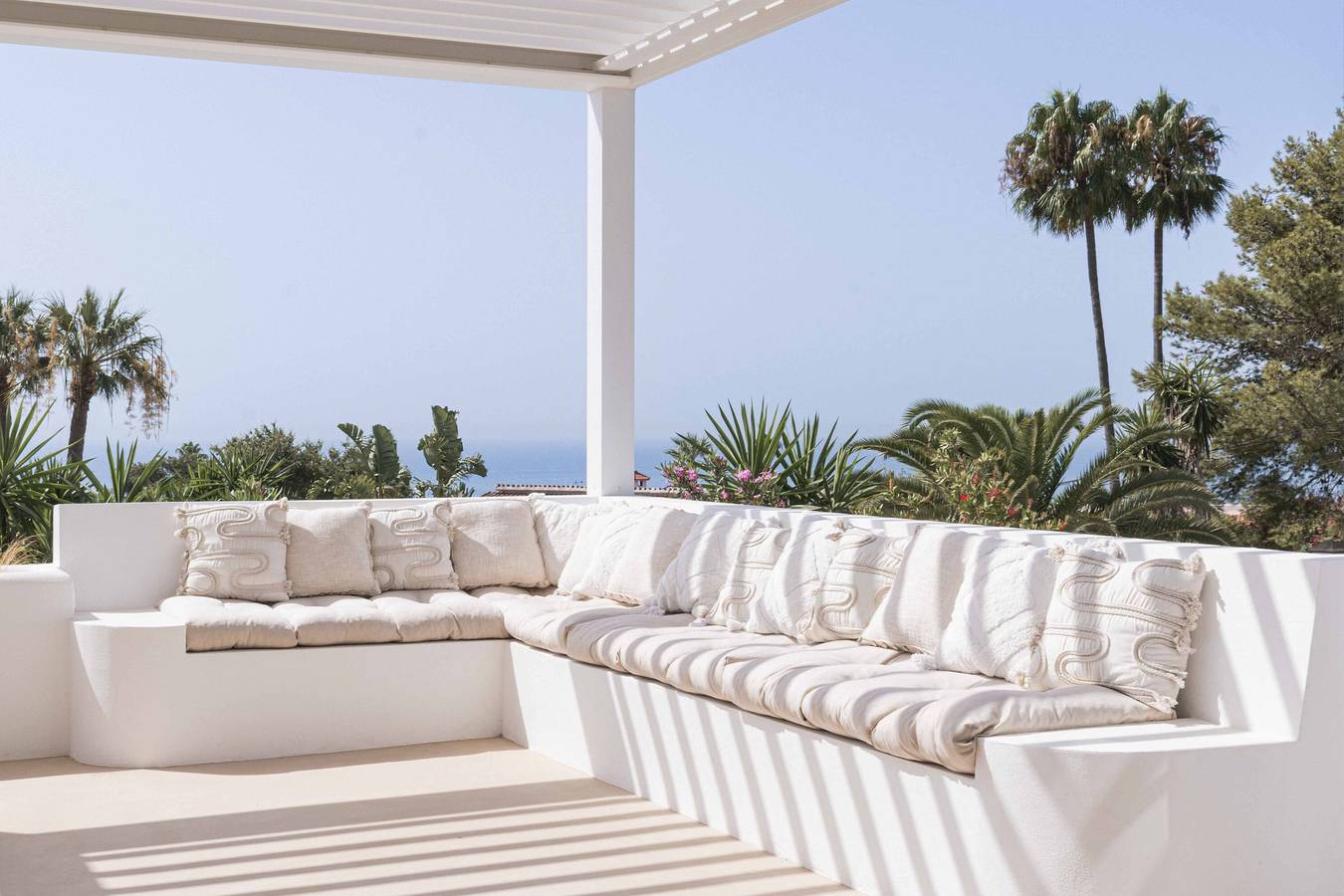 Villa 'Pura Vida San Roque' con vistas al mar, Wi-Fi y aire acondicionado in San Roque, Provincia de Cádiz