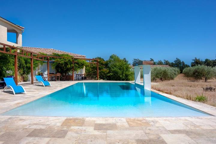 Chambre d’hôte pour 2 personnes, avec piscine ainsi que jacuzzi et jardin dans l' Aude - 2