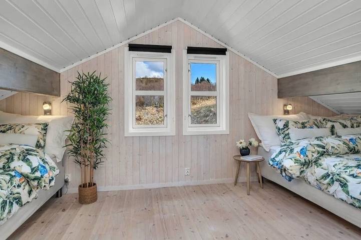 Oceanview Cabin Sleeps 6 - Sauna - Private Terrace in Straumsjøen, Bø (Vesterålen)