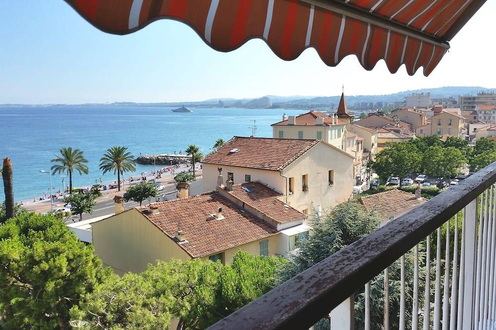 Ganze Wohnung, Renovierte Wohnung 2018; Balkon mit Blick aufs Meer, drei Zimmer (76m2), privater Park in Cagnes-sur-Mer, Mittelmeerküste (Frankreich)