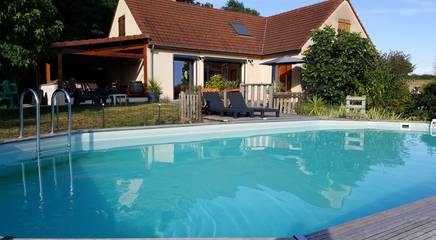 Cottage pour 16 personnes, avec sauna ainsi que piscine et jardin à Gourdon (Saône-et-Loire)