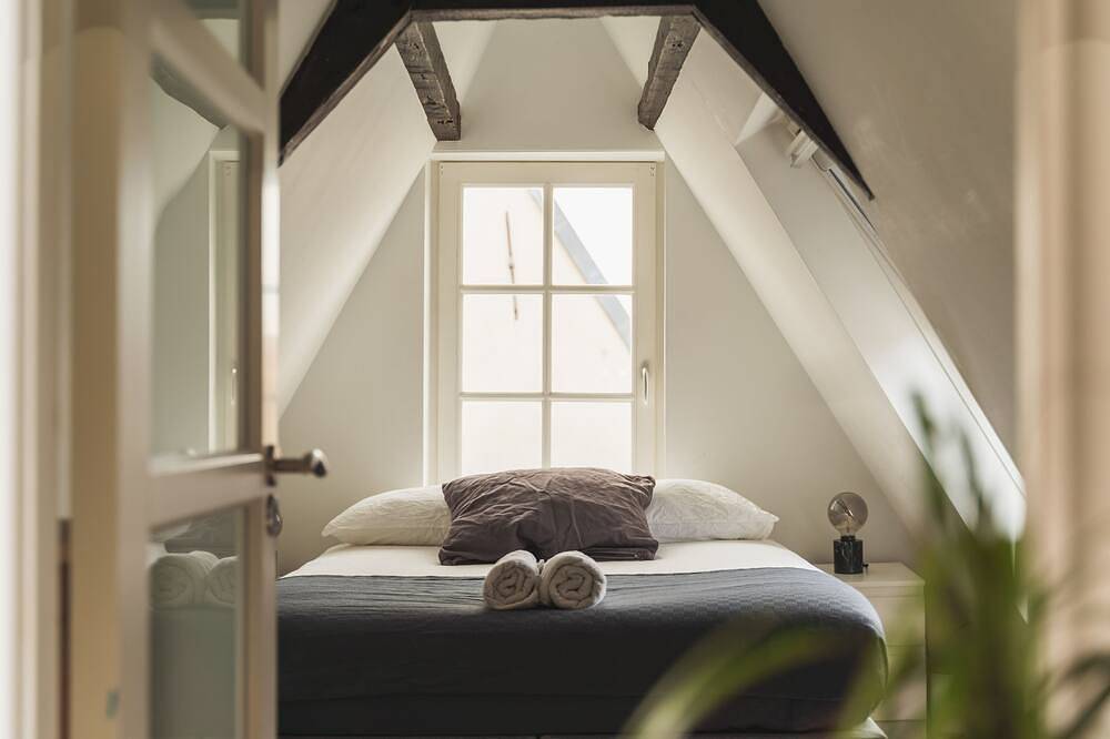De achterkamer - Tiny and cosy attic in Jordaan, Holländische Küste