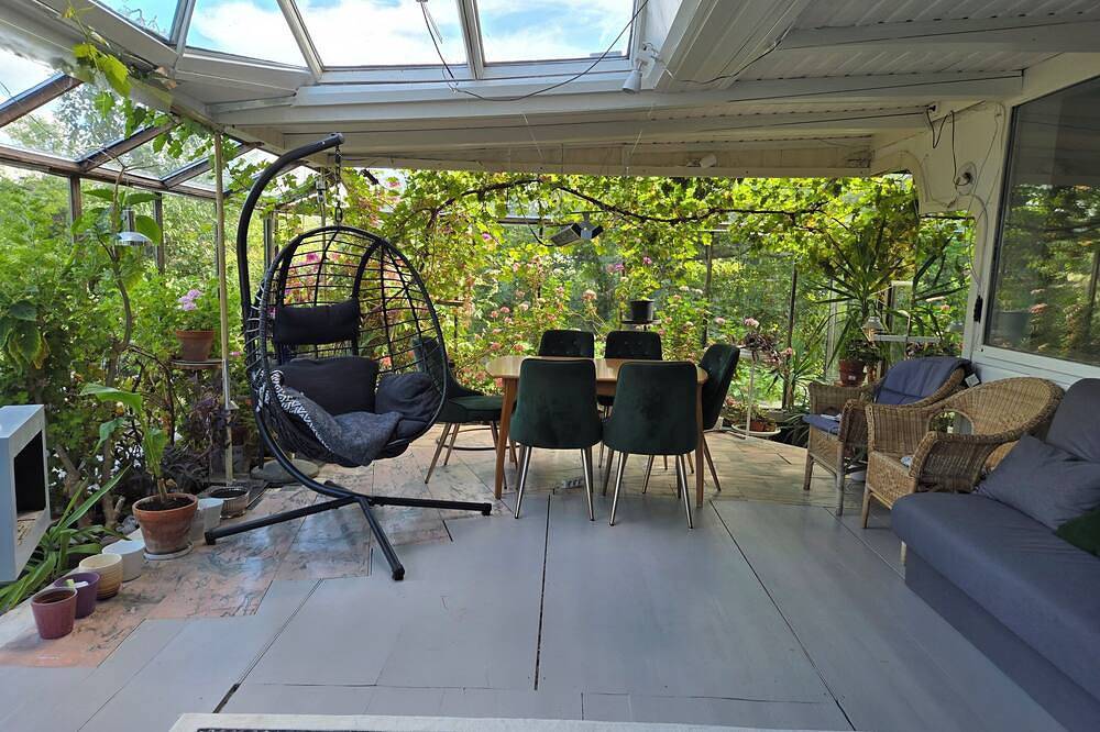 Stunning 6 room house in Stockholm with a botanical garden and lakeview in Botkyrka, Schwedische Ostsee