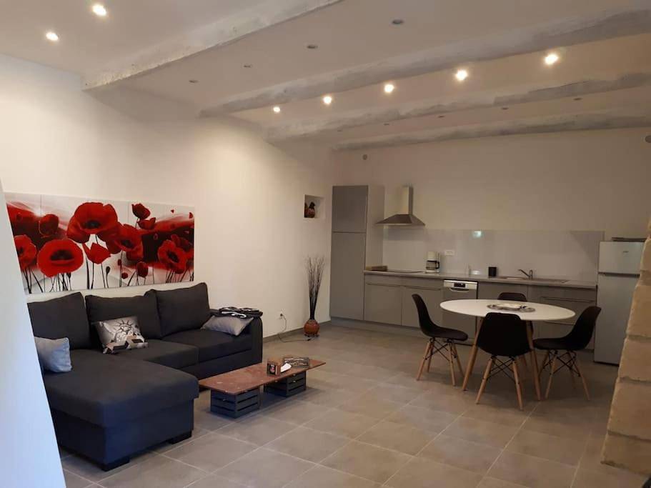 Appartement entier, Beau logis indépendant dans mas piscine 4 pers in Pujaut, Région de Nîmes