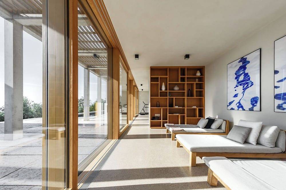 Luxury Villa with infinity pool and lake view from architect David Chipperfield in Gardone Riviera, Montagnes autour du lac de Garde