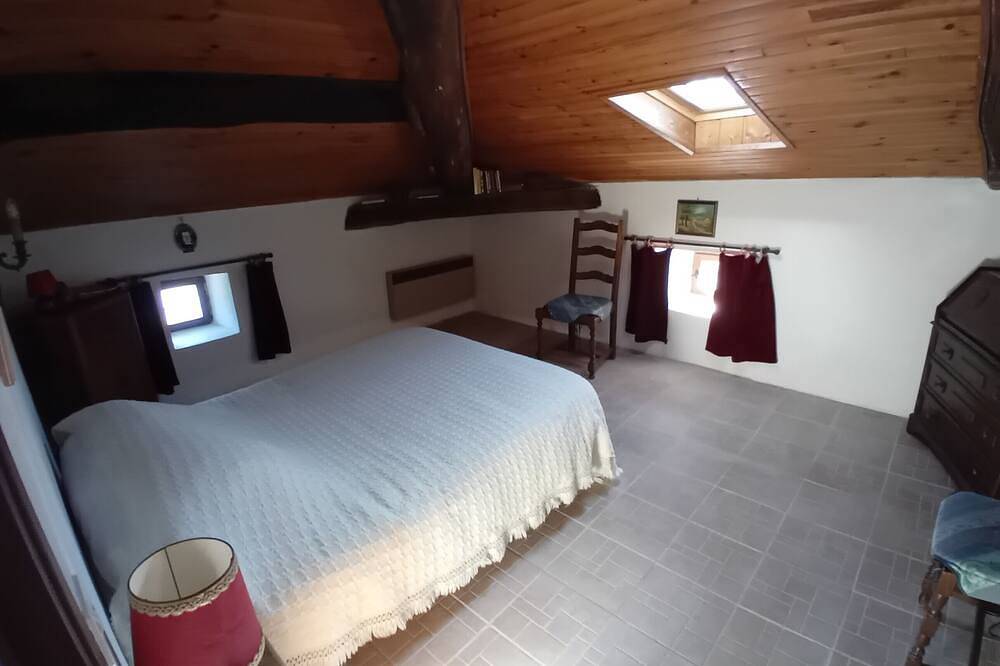 Maison de caractère avec jardin de 1000m2, belle vue dans une zone protégée. in Joannas, Parc naturel régional des Monts d'Ardèche