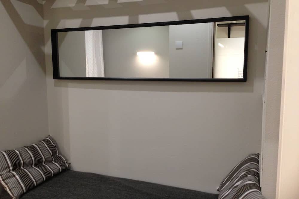 Appartement entier, Idéalement situé sur le port au bon air du lac! parfait pour accueillir 4 in Aix-les-Bains, Région de Chambéry
