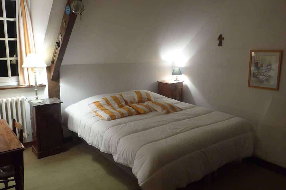 Grande maison familiale, au calme, proche des plages. in Matignon, Région de Dinan