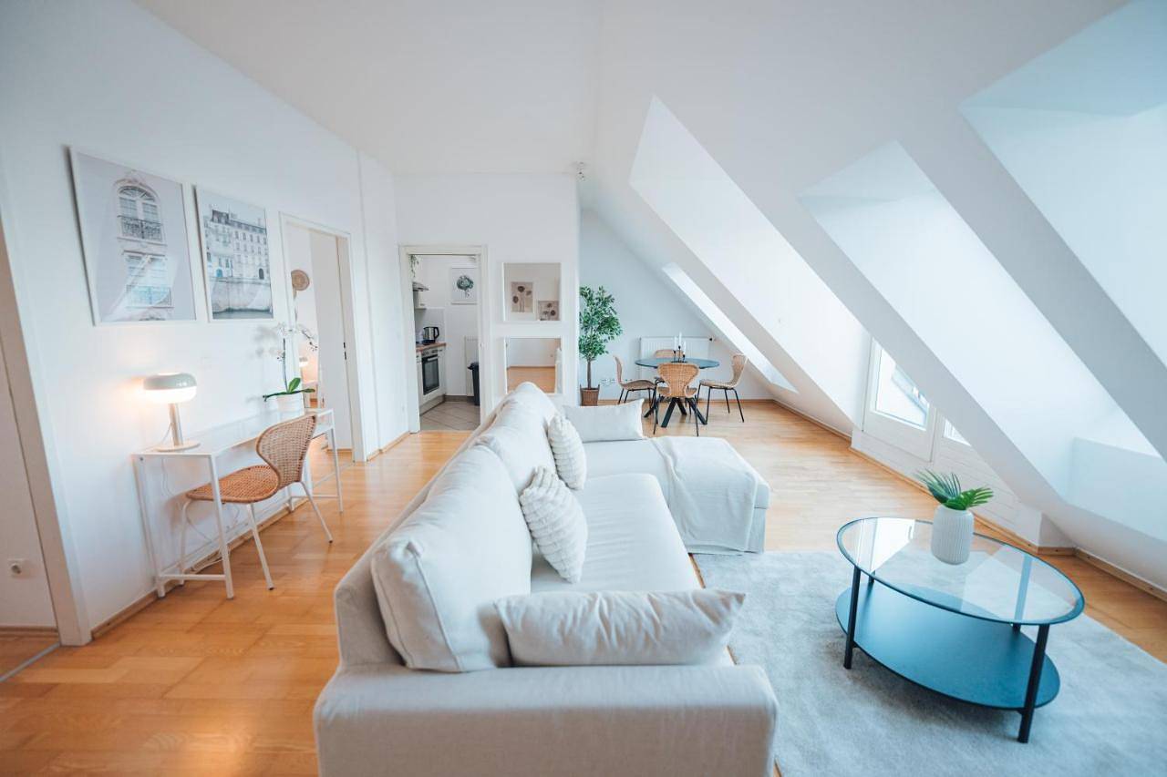 Ganze Wohnung, Stylish Apartment with balcony and rooftop views in Wien, Donau Niederösterreich