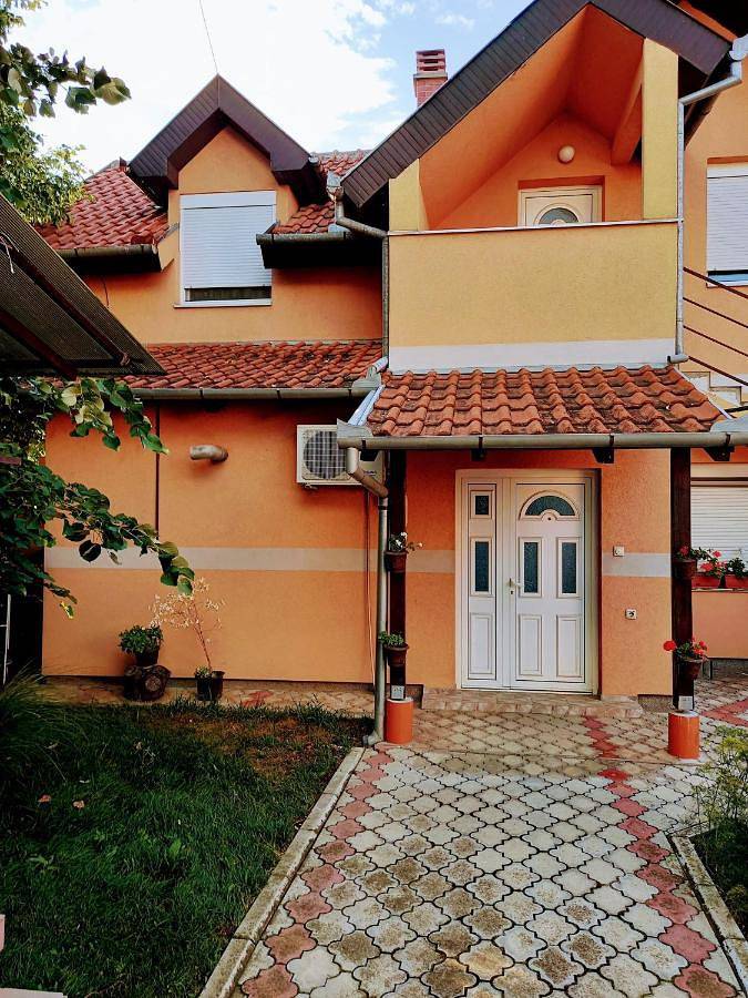 Gîte pour 4 personnes, avec terrasse et jardin à Vršac
