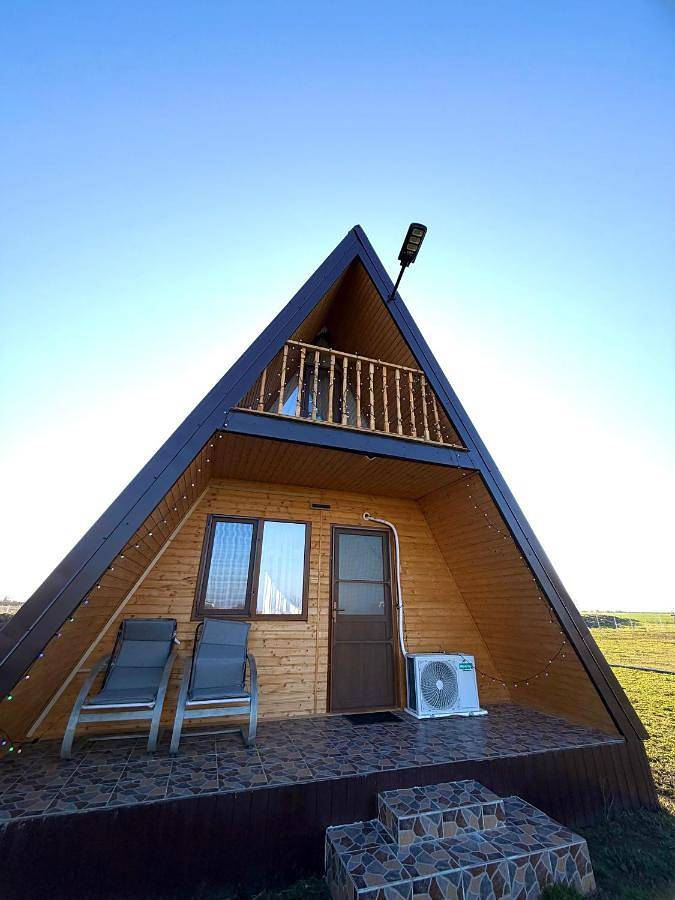 Chalet pour 6 personnes, avec Balcon et Terrasse ainsi que Jardin et Vue sur le lac