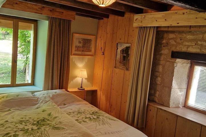 Location de vacances pour 4 personnes, avec piscine ainsi que jardin et jacuzzi à Douzains - 4