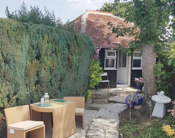 Apartamento de vacaciones para 2 personas, con vistas además de piscina y jardín - 1