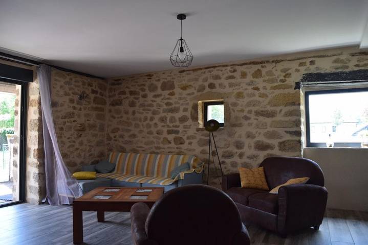 Location de vacances pour 15 personnes, avec terrasse et jacuzzi ainsi que piscine et jardin à Cublac - 3